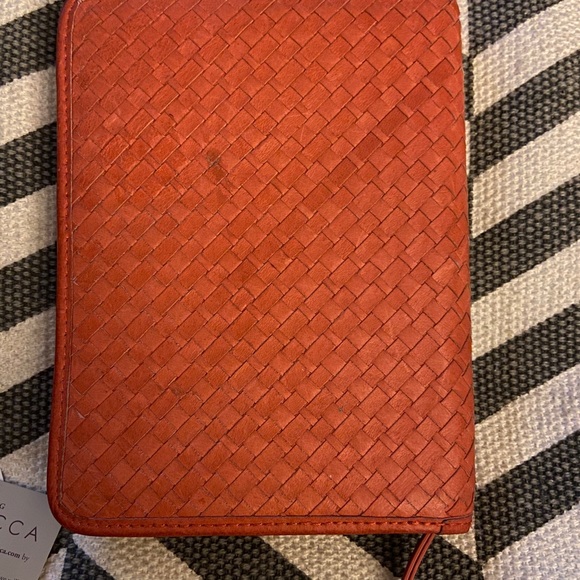 Elliott Lucca E-reader/Kindle case Cayenne color. - Picture 4 of 8